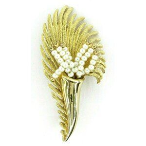 HAR Gold Tone Seed Bead Rhinestone Horn Of Plenty Vase Brooch Vintage Pin Signed